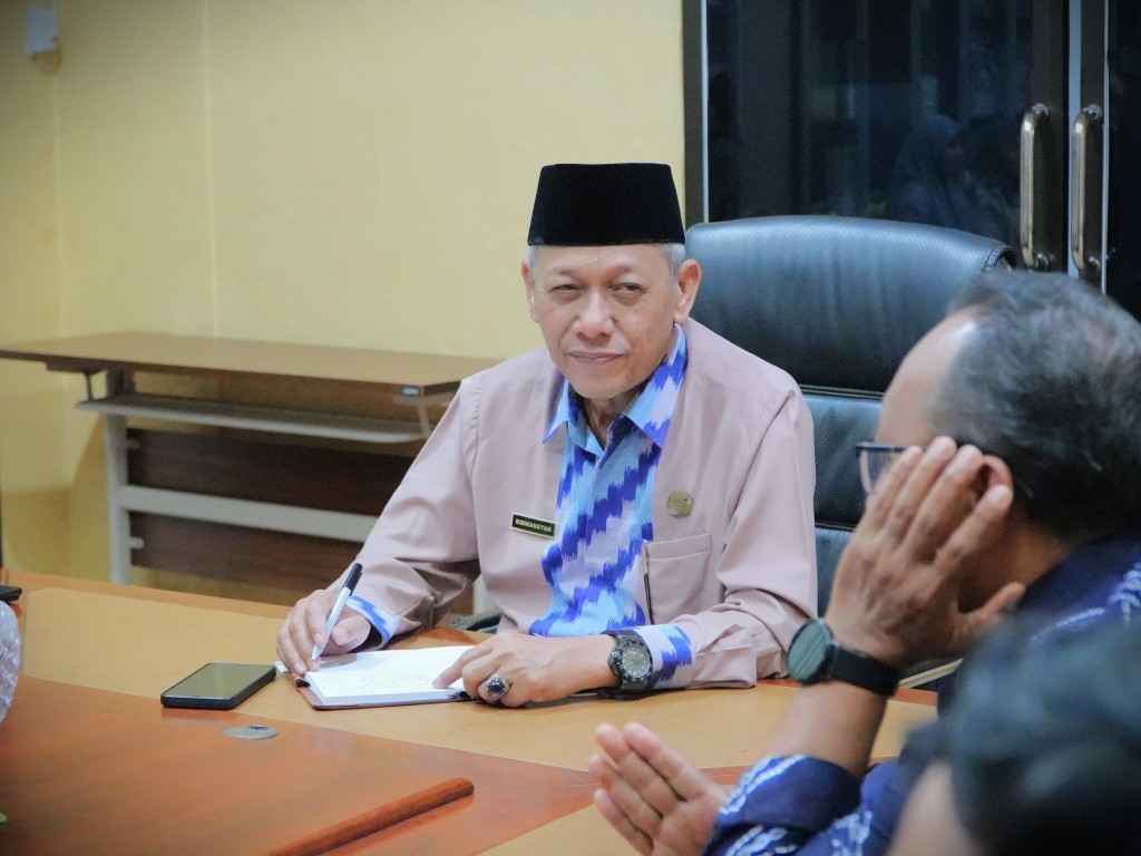 Karo AAKK UIN Antasari Dr. H. Ridwansyah, M.Si. saat memimpin rakor perdana (Foto:Humas/Haitami)