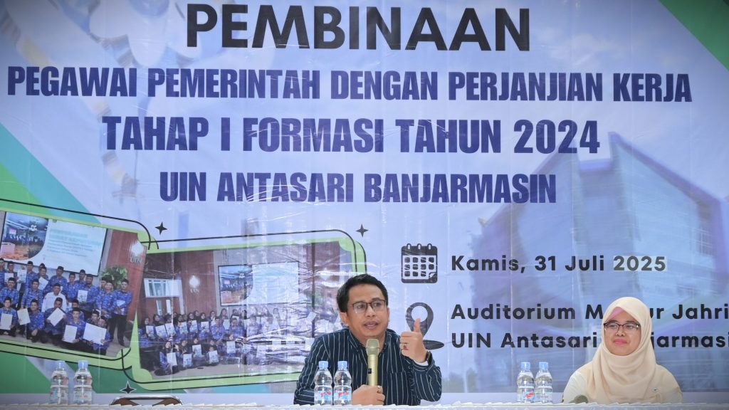 Karo AUPKK UIN Antasari Dr. H. Moh. Junaidin, M.A. saat memberikan pengarahan (Foto:Humas/Jamal Ripani)