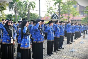 Para pegawai UIN Antasari saat mengikuti Apel Hari Kesadaran Nasional, Kamis (17 Juli 2025), Foto oleh Jamal Ripani.