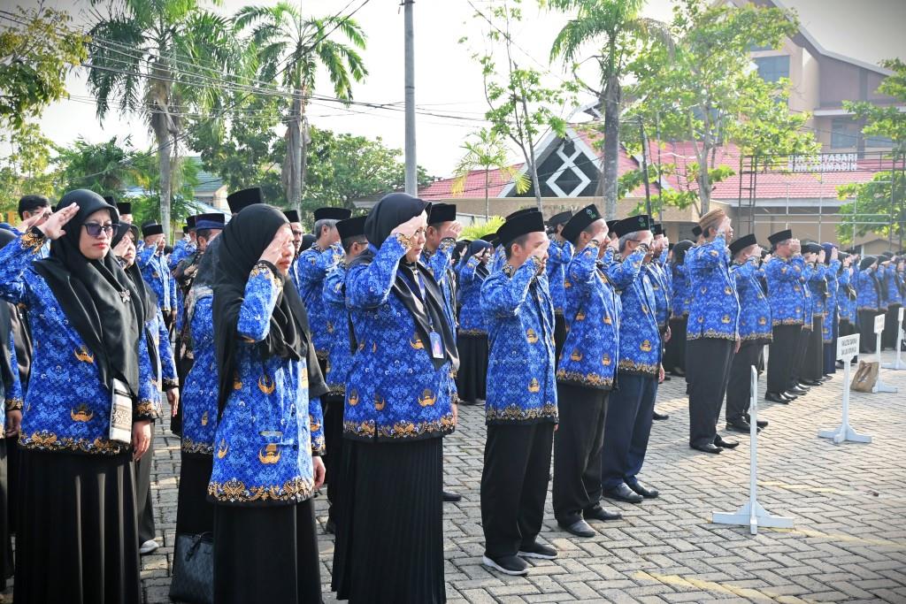 Para pegawai UIN Antasari saat mengikuti Apel Hari Kesadaran Nasional, Kamis (17 Juli 2025), Foto oleh Jamal Ripani.