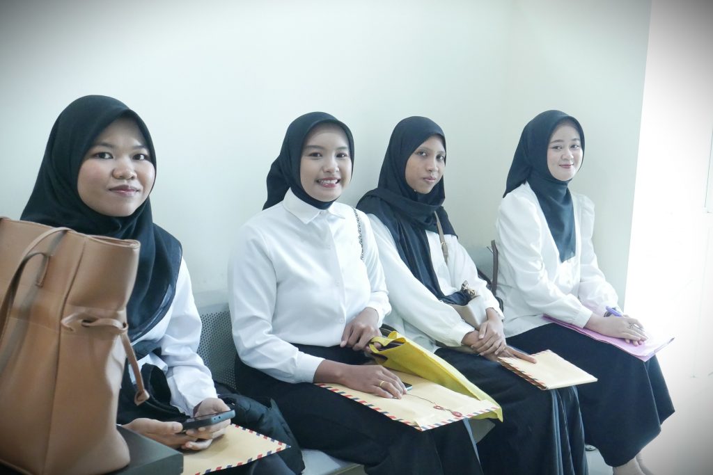 Pelamar dari UIN Antasari saat menunggu giliran wawancara (Foto:UPKK)