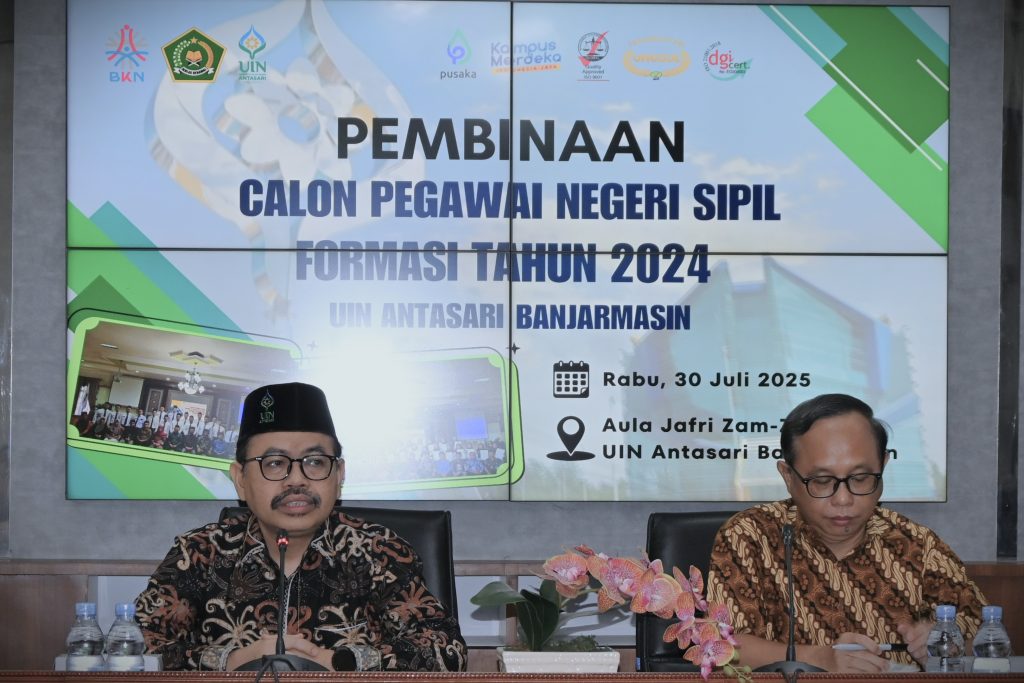 Rektor UIN Antasari Prof. Dr. H. Mujiburrahman, M.A. saat memberikan materi (Foto:Humas/Jamal Ripani)