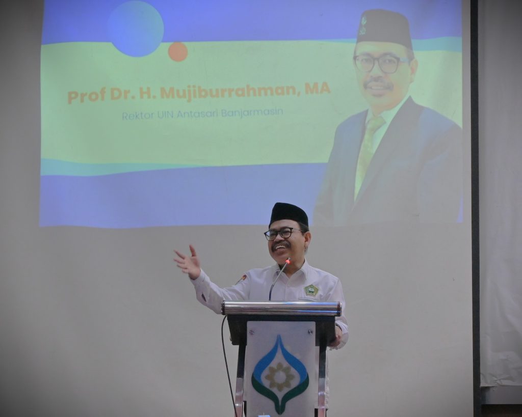 Rektor UIN Antasari Prof. Dr. H. Mujiburrahman, M.A. saat memberikan sambutan (Foto:Humas/Jamal Ripani)