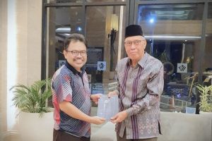 Rektor UIN Antasari saat bertemu dengan almarhum Pak Mal An.