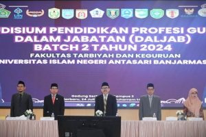 Rektor saat memimpin pengukuhan Yudisium PPG Daljab Batch 2 Tahun 2024 (Foto:Humas/Jamal Ripani)
