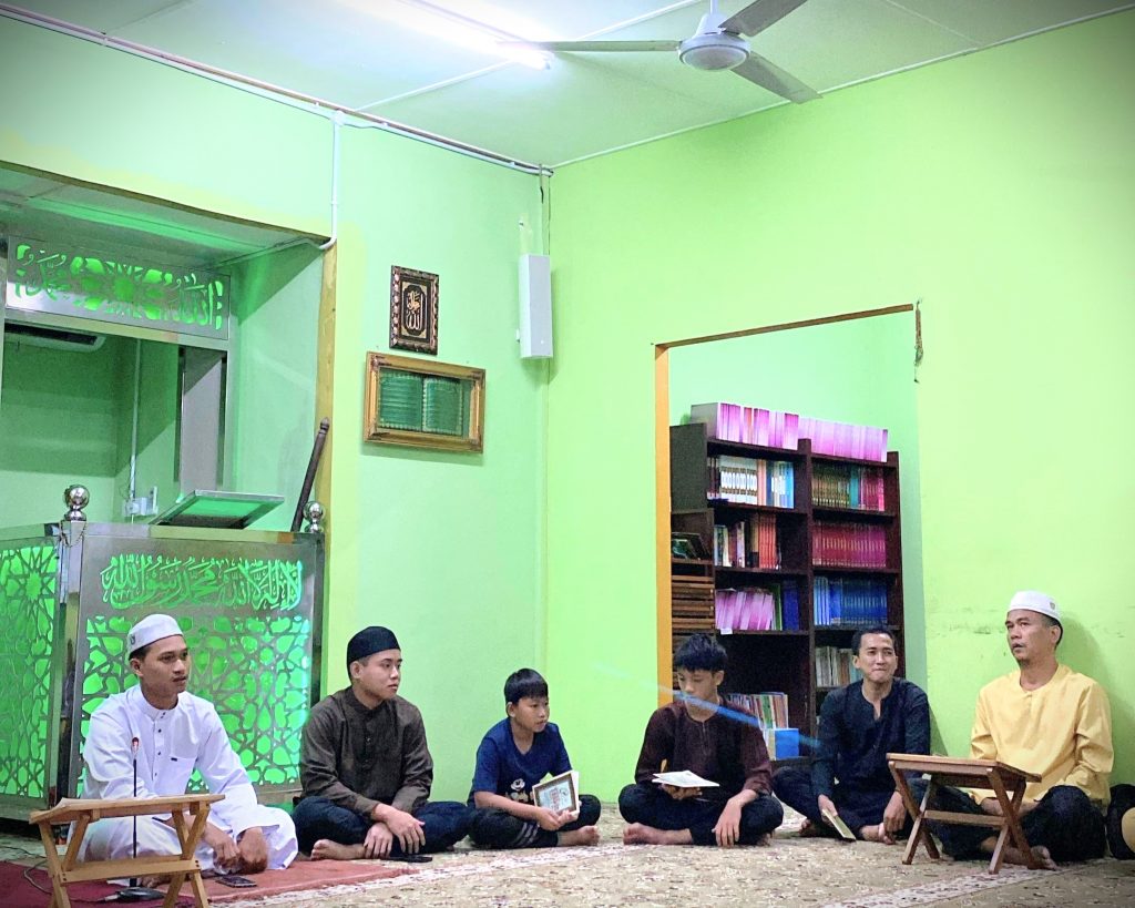Suasana kegiatan edukasi di Masjid Miftahul Jannah Muara Mongkos.