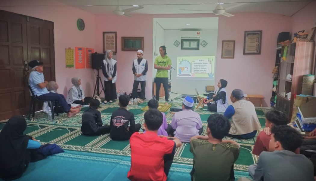 Suasana pembelajaran praktik salat.