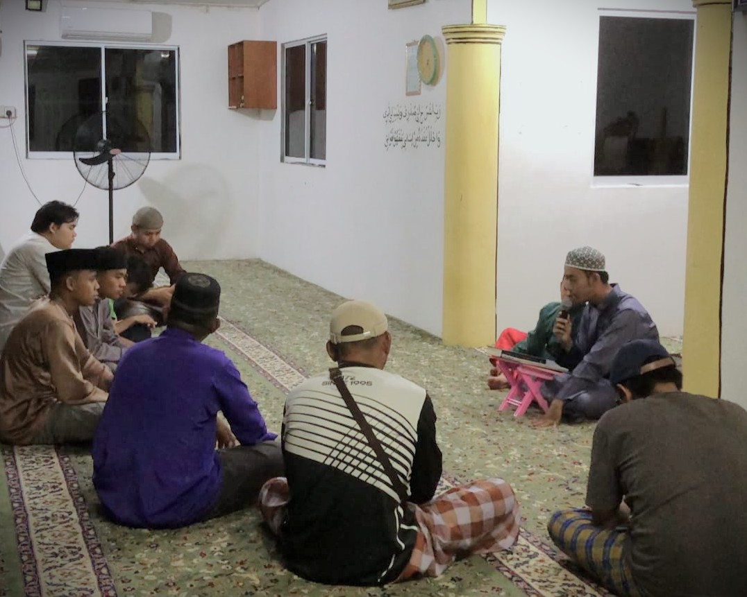 Suasana program tazkirah kelompok 4 KKN Internasional.