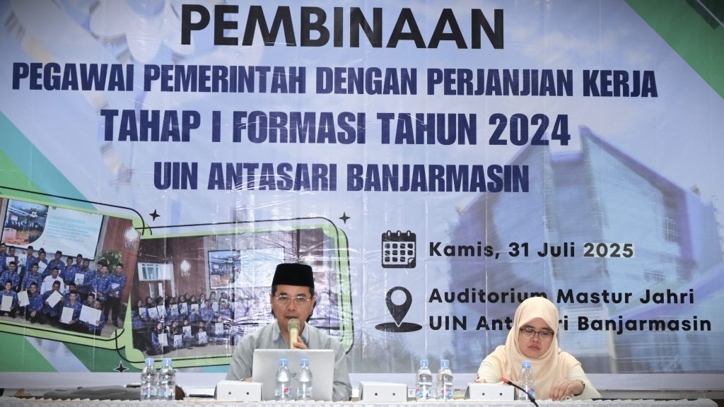 Wakil Rektor UIN Antasari Bidang AUPK Dr. H. Akhmad Sagir, M.Ag. saat menyampaikan materi (Foto:Humas/Jamal Ripani)