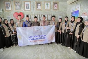 foto bersama usai pengantaran.