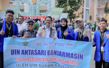kompres - Foto bersama rombongan KKN Nusantara dari UIN Antasari dengan Rektor UIN Sunan Kalijaga