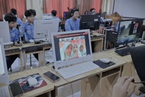 Antusiasme siswa dua negara saat bertemu secara daring (Foto:Humas MAN 1 Banjarmasin)