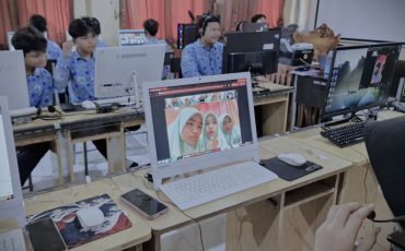 Antusiasme siswa dua negara saat bertemu secara daring (Foto:Humas MAN 1 Banjarmasin)