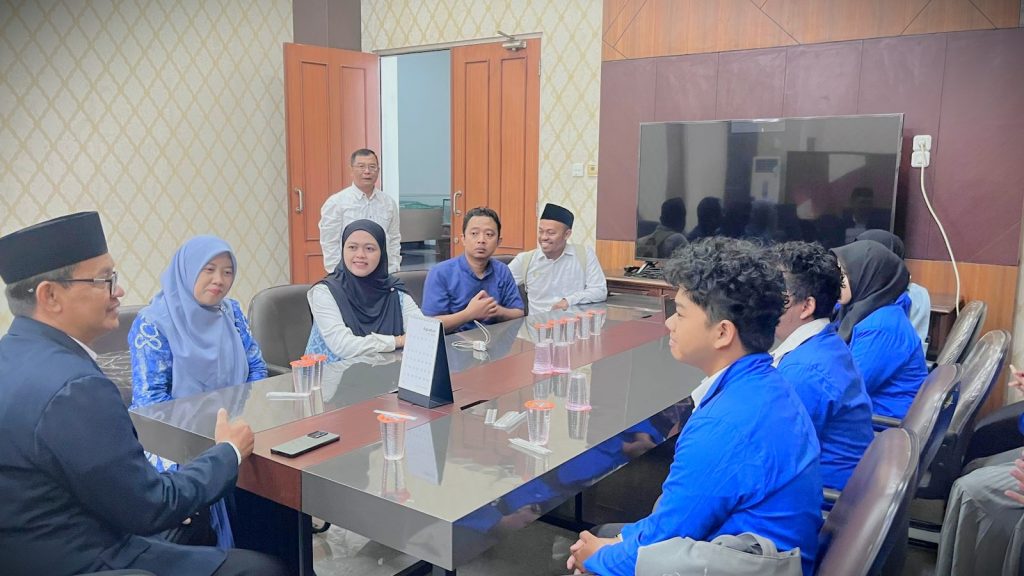 Bersilaturahmi dengan Wakil Rektor UIN Malang.