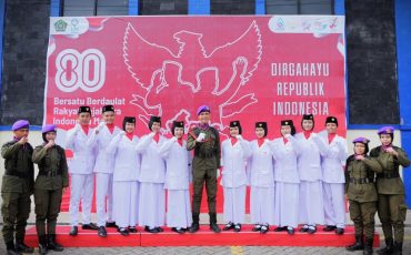 Foto bersama anggota menwa dan Pramuka UIN Antasari (Foto:Humas/Baiti Rahmi)