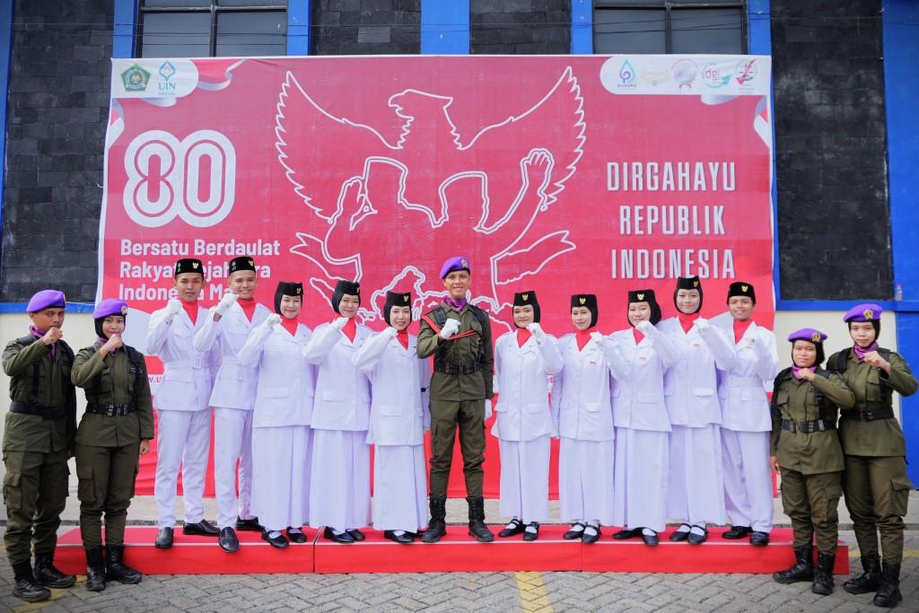 Foto bersama anggota menwa dan Pramuka UIN Antasari (Foto:Humas/Baiti Rahmi)