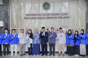 Foto bersama di Rektorat UIN Malang.