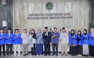 Foto bersama di Rektorat UIN Malang.