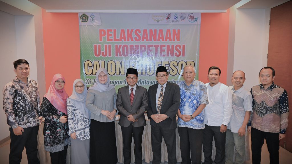 Foto bersama panitia dan para asesor usai acara (Foto:Humas)