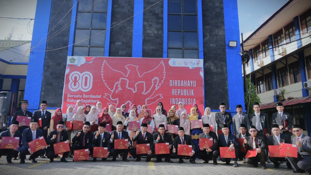 Foto bersama para penerima Satyalencana (Foto:Humas/Baiti Rahmi)