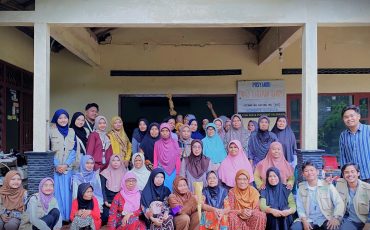 Foto bersama usai acara.