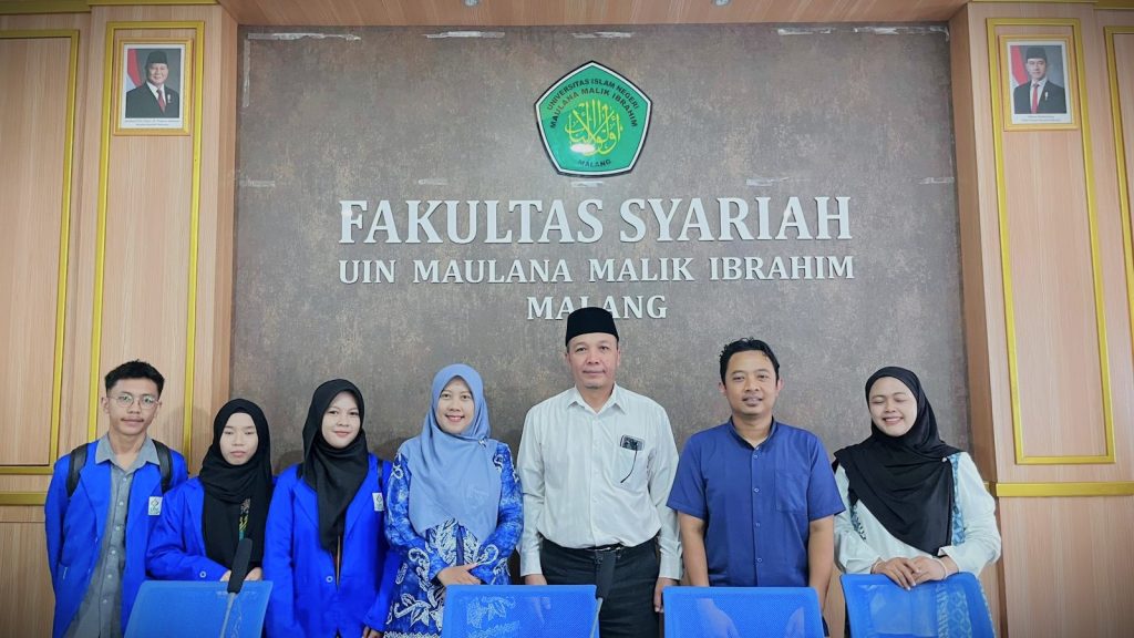 Foto bersama usai pengantaran ke Fakultas Syariah UIN Malang.