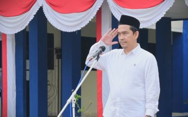 Ketua LP2M UIN Antasari Dr. Muhammad Zainal Abidin, M.Ag. saat menjadi pembina Apel Senin, 11 Agustus 2025 (Foto:Humas/Jamal Ripani)