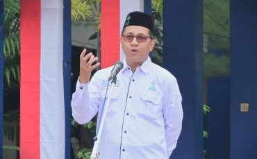 Ketua LPM UIN Antasari Prof. Dr. Syaugi Mubarak Seff, M.A., M.A. saat menjadi pembina apel pagi, 25 Agustus 2025 (Foto:Humas/Jamal Ripani)
