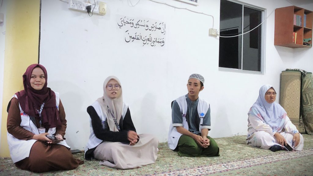 Para mahasiswa KKN Internasional saat menyampaikan kesan dan pesannya.