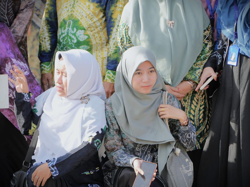 Para pegawai UIN Antasari saat bersiap berfoto bersama (Foto:Humas)