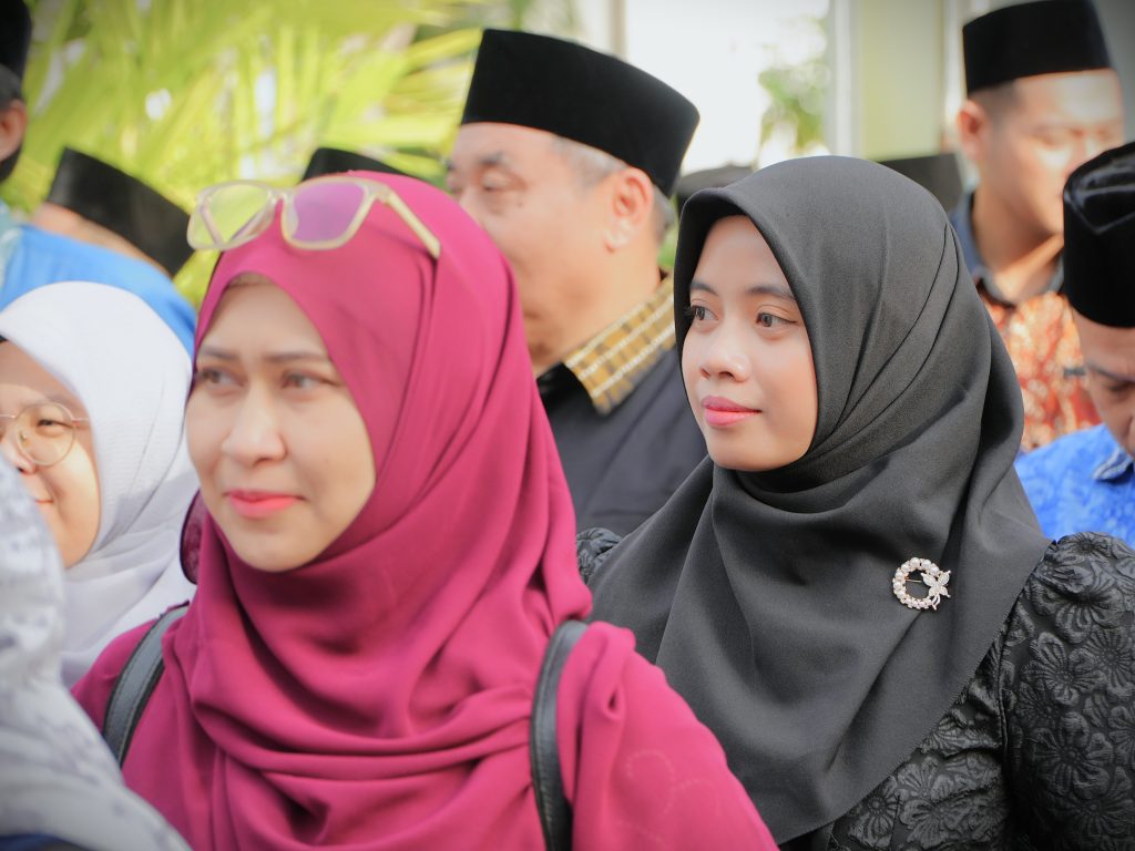 Para pegawai saat mengikuti Upacara HUT ke-80 RI (Foto:Humas)