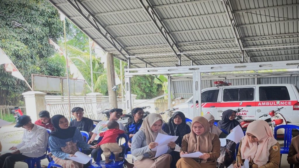 Para peserta saat mengerjakan tes.