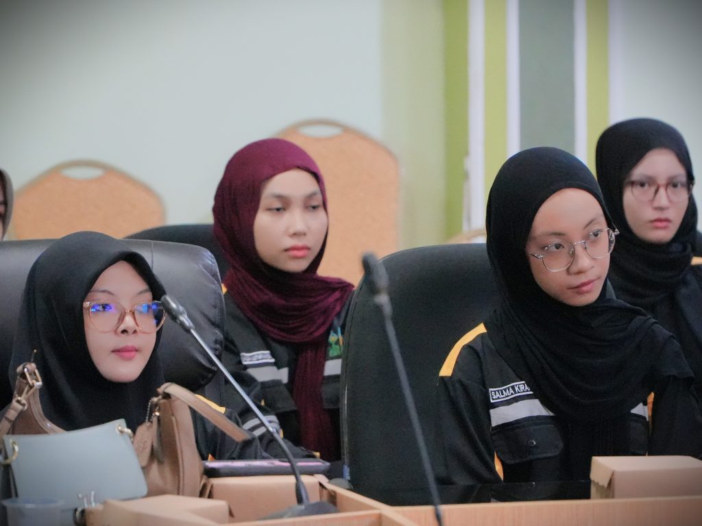 Para peserta saat mengikuti penutupan (Foto:Humas)