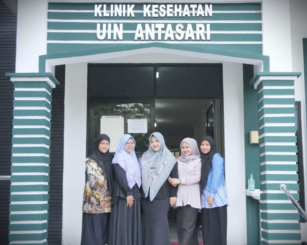 Para petugas klinik yang bersiap memberikan pelayanan terbaik (Foto:Humas/Jamal Ripani)
