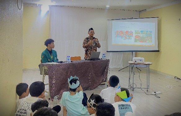Prof. Dr. Ahmad Muradi, M.Ag. saat mengisi materi.