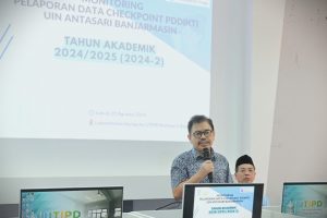 Rektor UIN Antasari saat membuka Raker PDDikti (Foto:Humas/Jamal Ripani)
