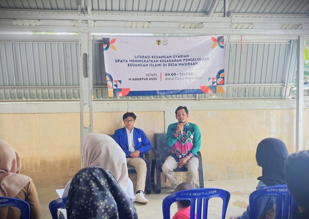 Sekretaris Desa Masiraan Suhaily saat memberikan sambutan.