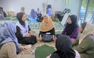 Suasana Taklim Wanita bersama mahasiswa KKN Internasional UIN Antasari.