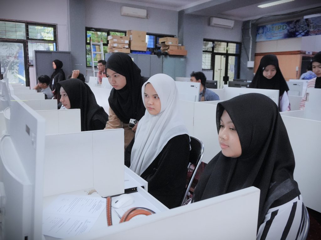 Suasana Tes Psikologi di Laboratorium UTIPD Kampus 1 (Foto:Humas/Jamal Ripani)