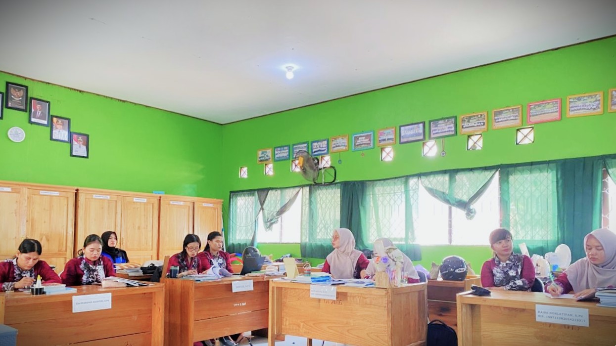 Suasana peserta Workshop Penyiapan Dokumen Akreditasi saat menyimak materi.