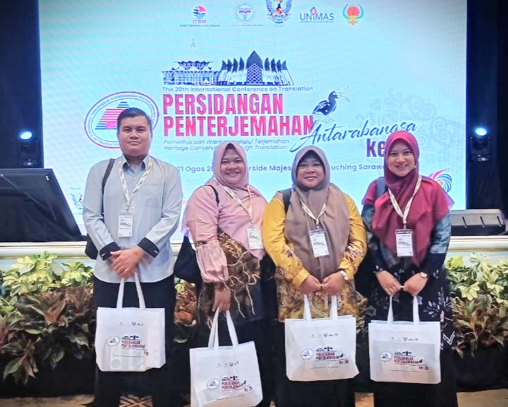 Tim UPB UIN Antasari saat berfoto bersama usai pembukaan Persidangan Penterjemahan Antarabangsa ke-20.