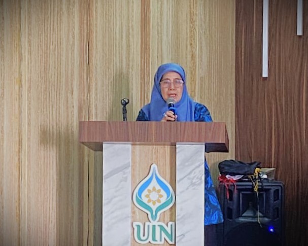 Wakil Rektor saat melepas para peserta (Foto:Tim LPM)