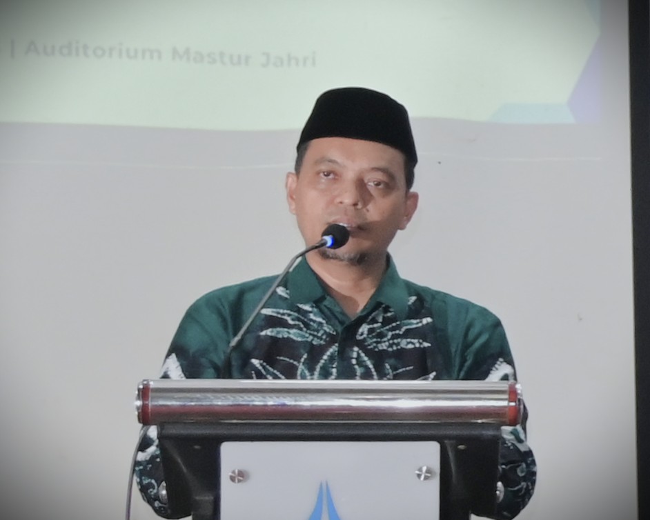 Dekan FUH UIN Antasari Dr. Dzikri Nirwana, M.Ag. saat memberikan sambutan (Foto:Humas/Jamal Ripani)