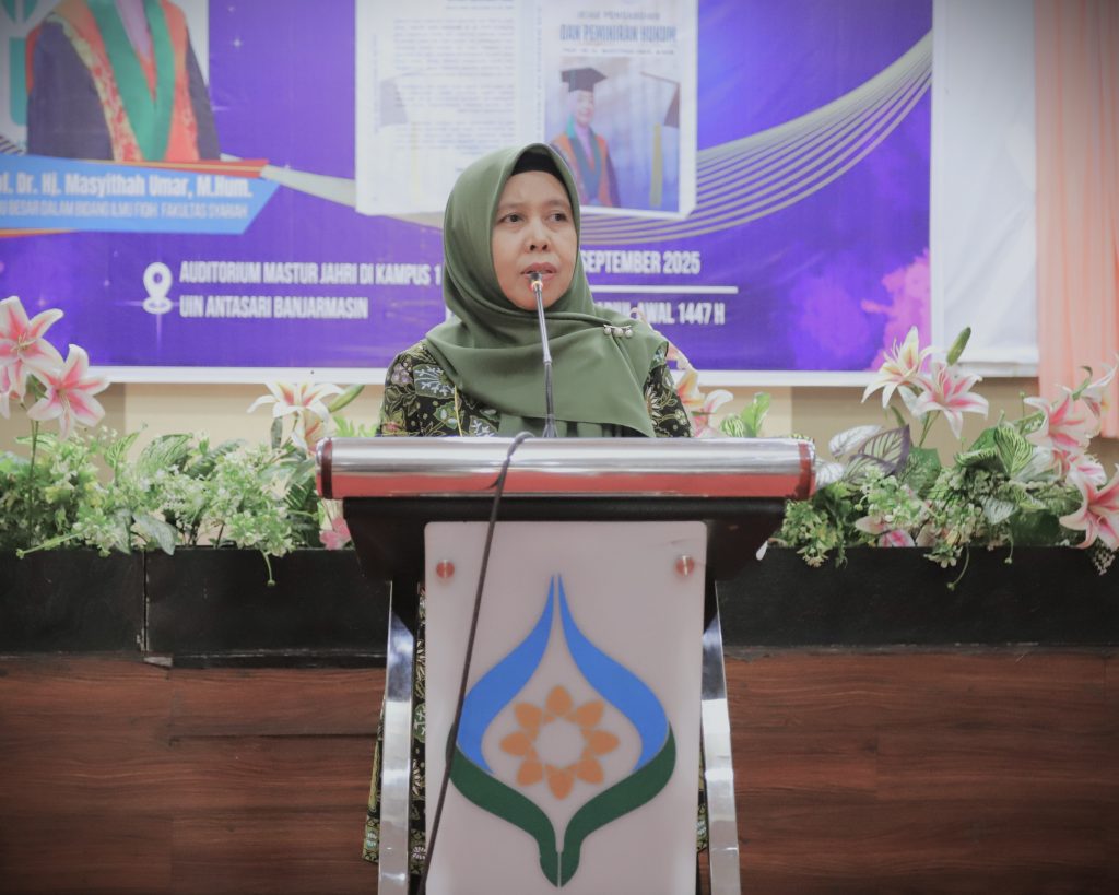 Dekan Fakultas Syariah UIN Antasari Dr. Hj. Amelia Rahmaniah, M.H. saat memberikan sambutan (Foto:Humas/Haitami)