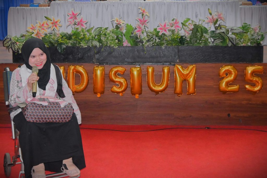 Fatimatuz Zahro, S.Psi. saat menyampaikan kesan dan pesannya (Foto:Humas/Jamal Ripani)