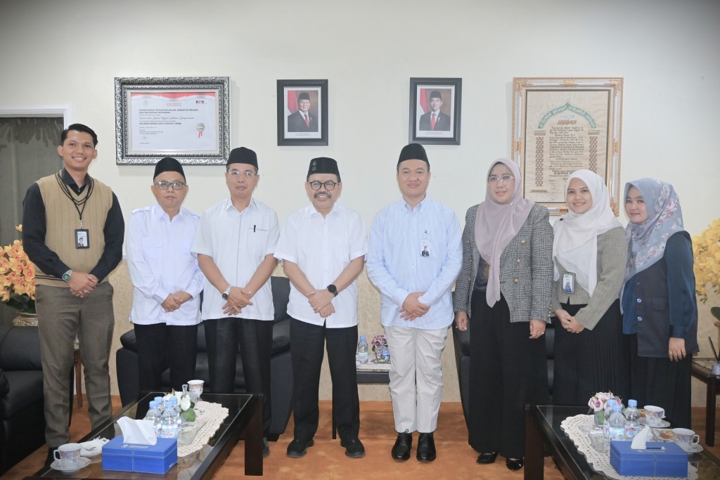 Foto bersama jajaran pimpinan UIN Antasari dengan RCEO BSI Kalimantan dan tim (Foto:Humas/Jamal Ripani)