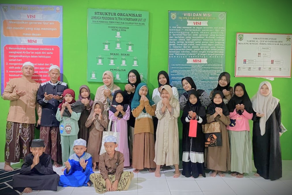 Foto bersama usai acara.