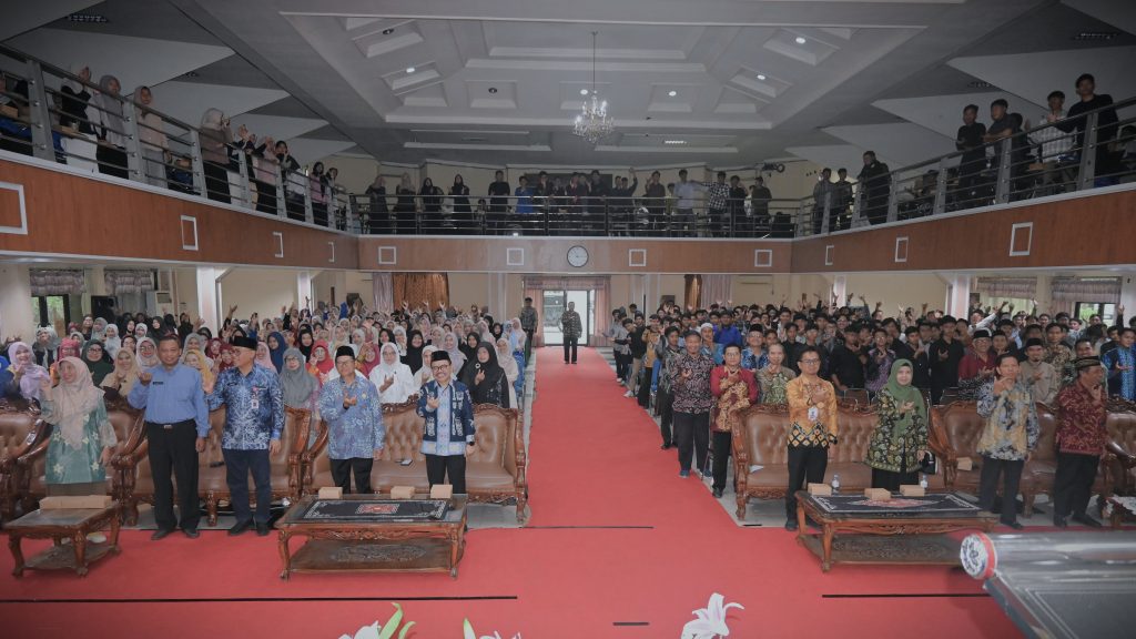 Foto bersama usai pembukaan Studium Generale (Foto:Humas/Jamal Ripani)