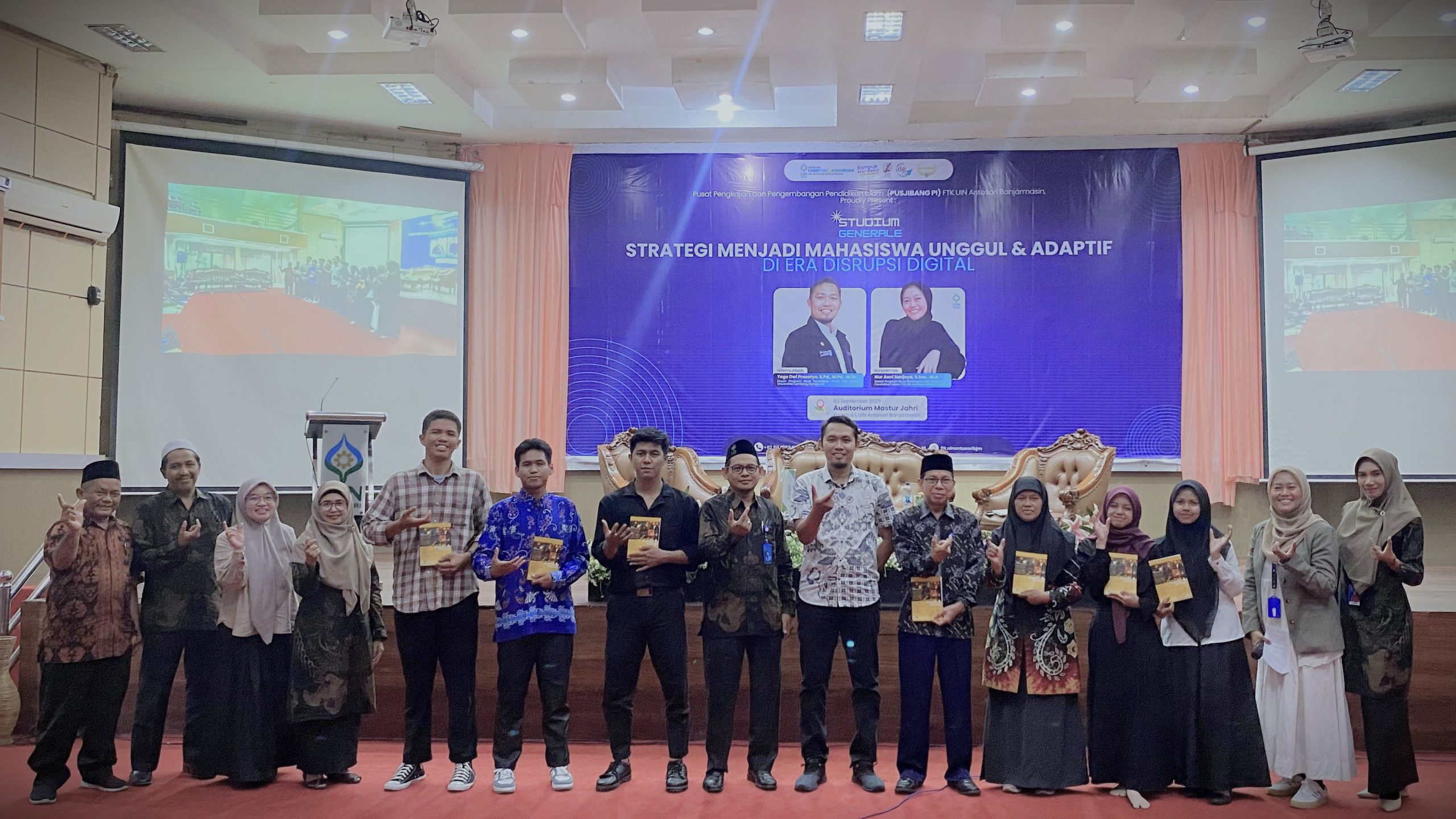 Foto bersama usai pembukaan.