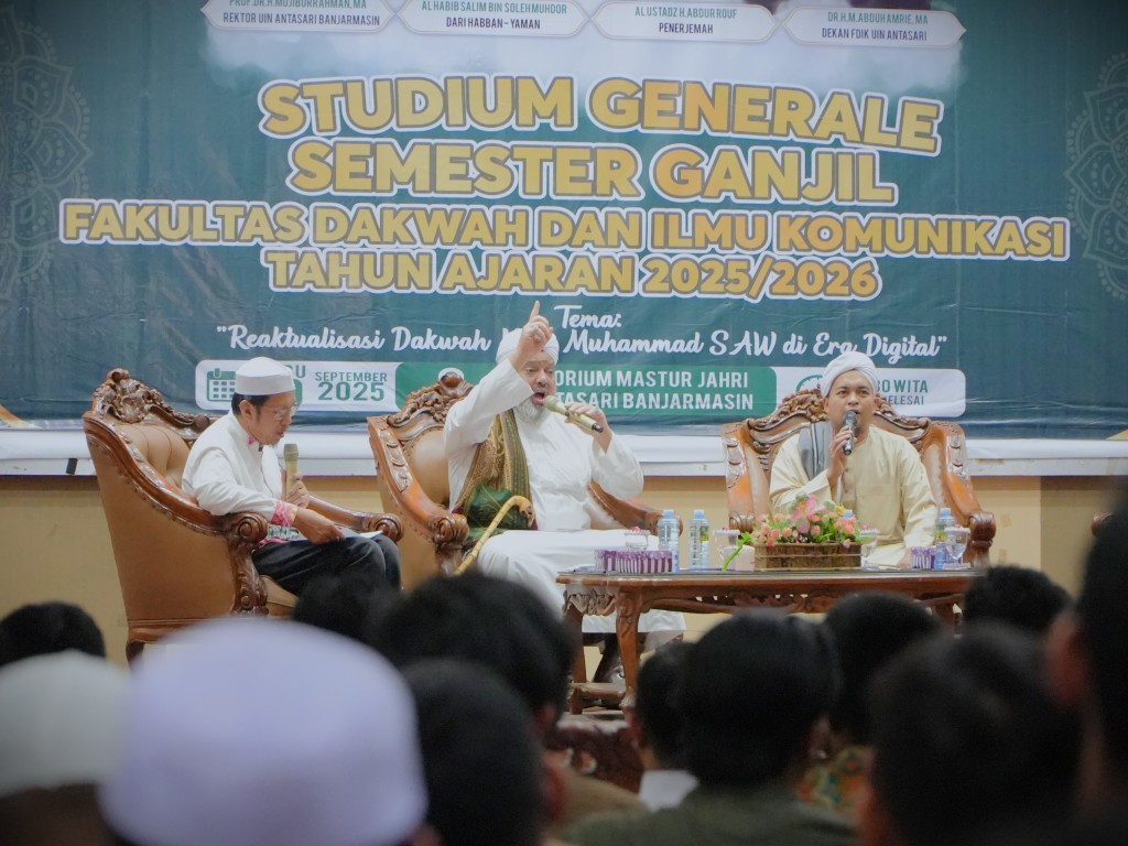 Habib Salim bin Soleh Muhdor saat mengisi Studium General FDIK UIN Antasari Tahun 2025 (Foto:Humas)